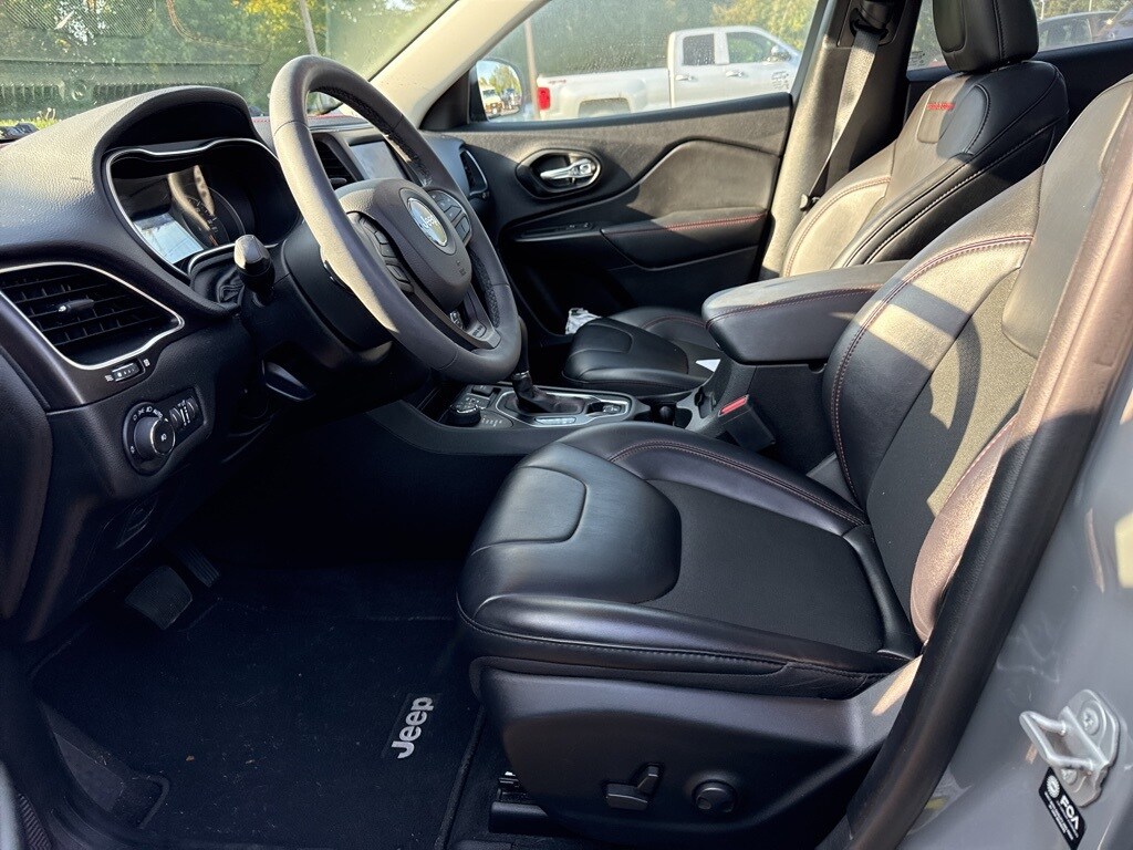 2022 Jeep Cherokee Trailhawk photo 2