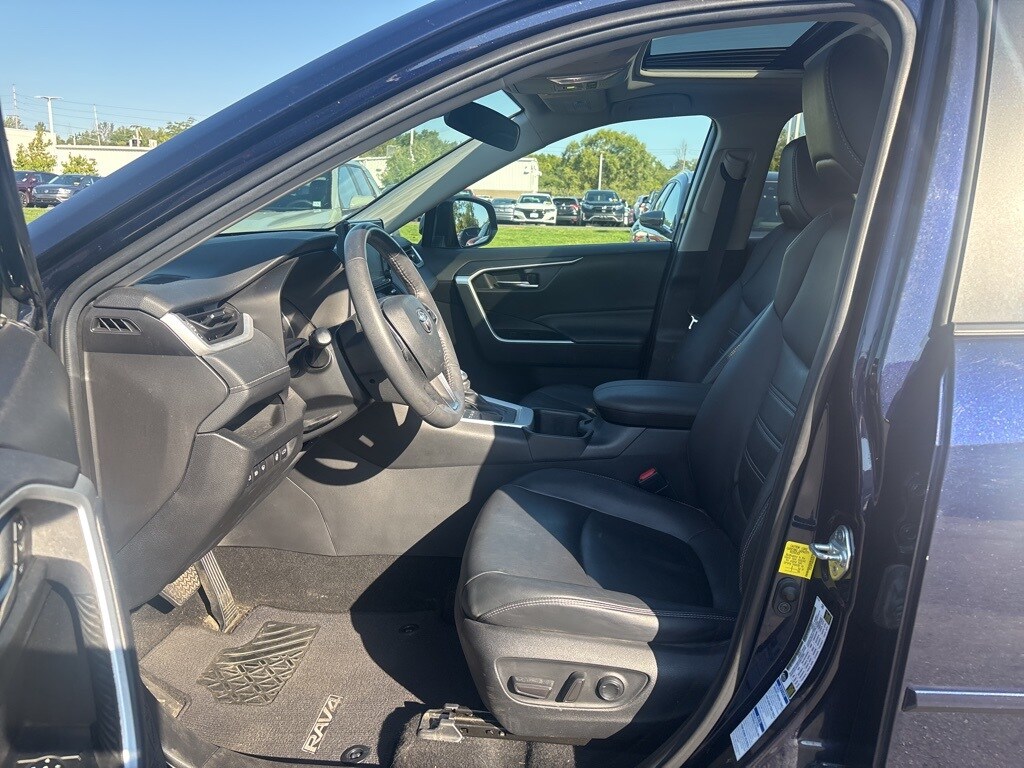 2022 Toyota RAV4 XLE Premium photo 2