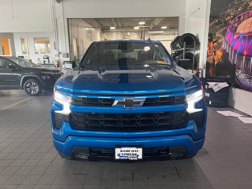 2023 Chevrolet Silverado 1500 RST photo 2