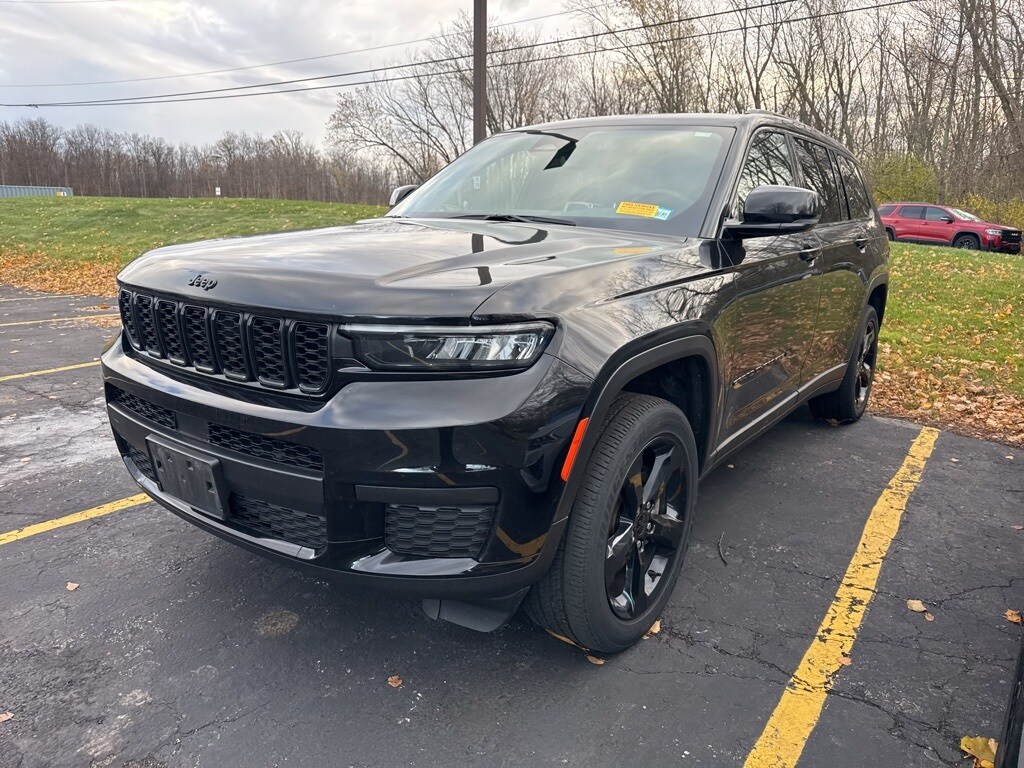 Used 2023 Jeep Grand Cherokee L Laredo SUV