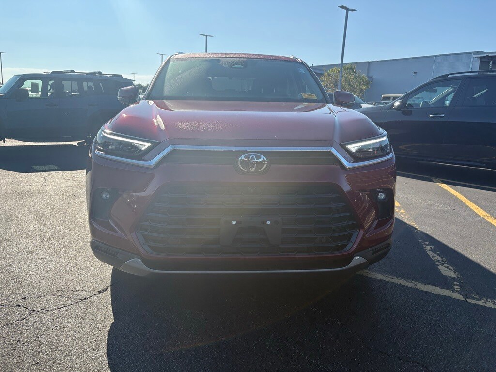 2025 Toyota Grand Highlander Platinum photo 2