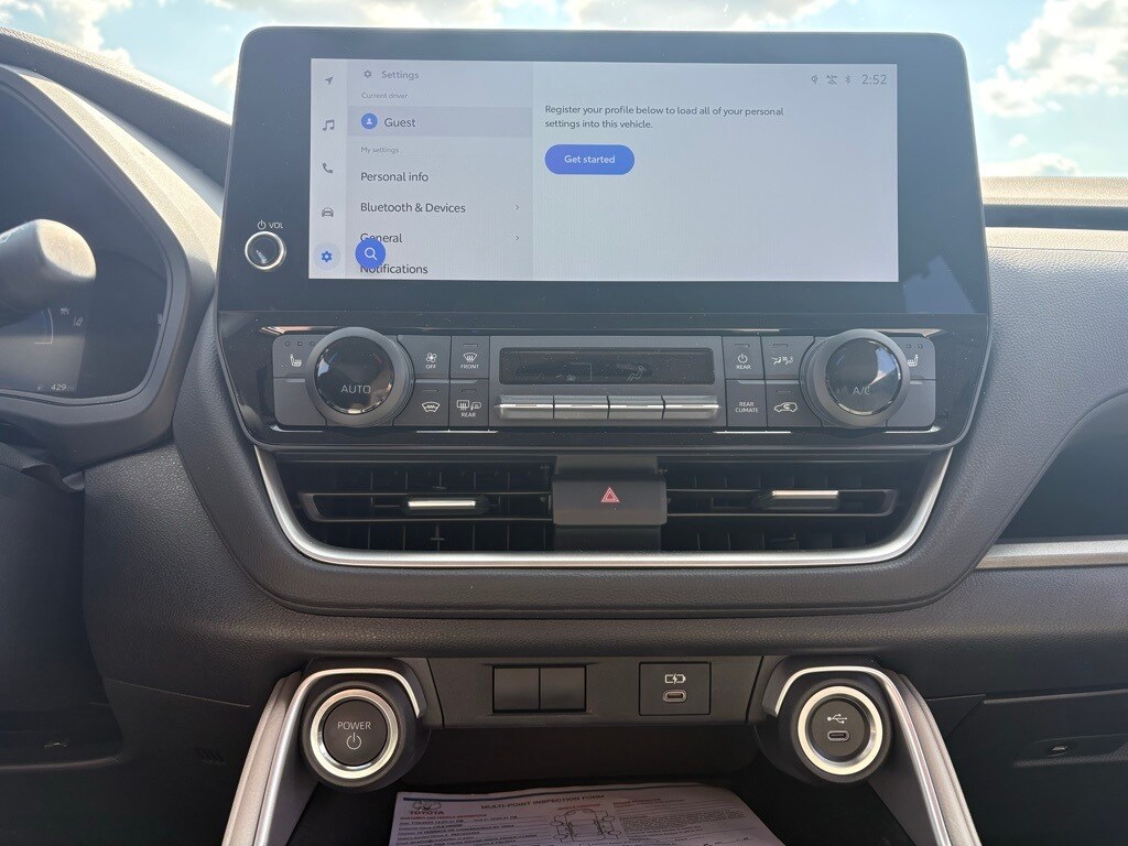 2025 Toyota Highlander Hybrid XLE photo 3