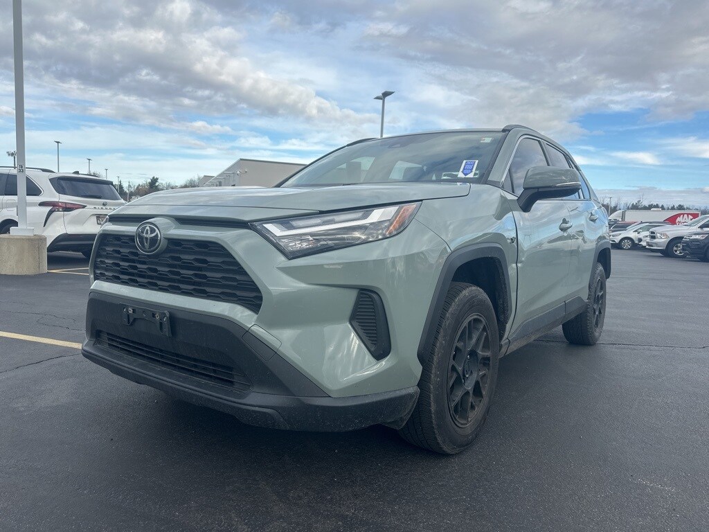 2022 Toyota RAV4 XLE photo 4