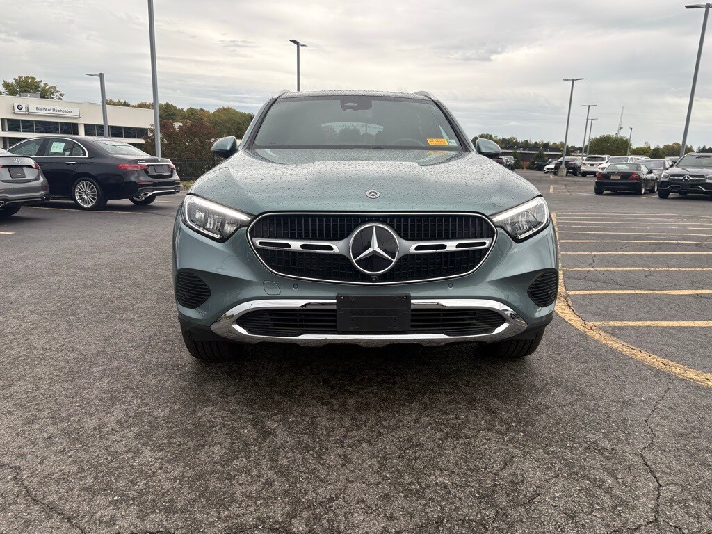 2025 Mercedes Benz GLC 300 4MATIC photo 2