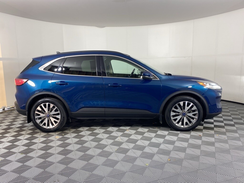 2020 Ford Escape Titanium photo 3