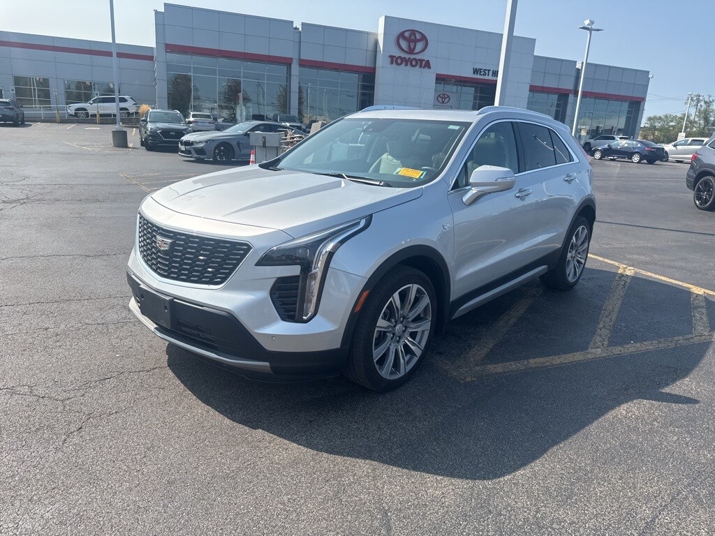 2022 Cadillac XT4 Premium Luxury photo 3