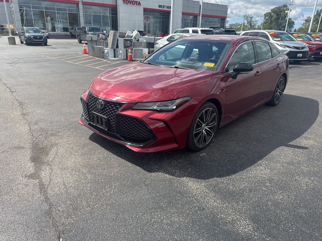 2019 Toyota Avalon Touring photo 2