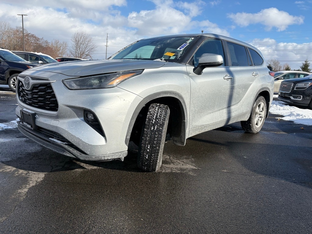 Used 2023 Toyota Highlander L SUV
