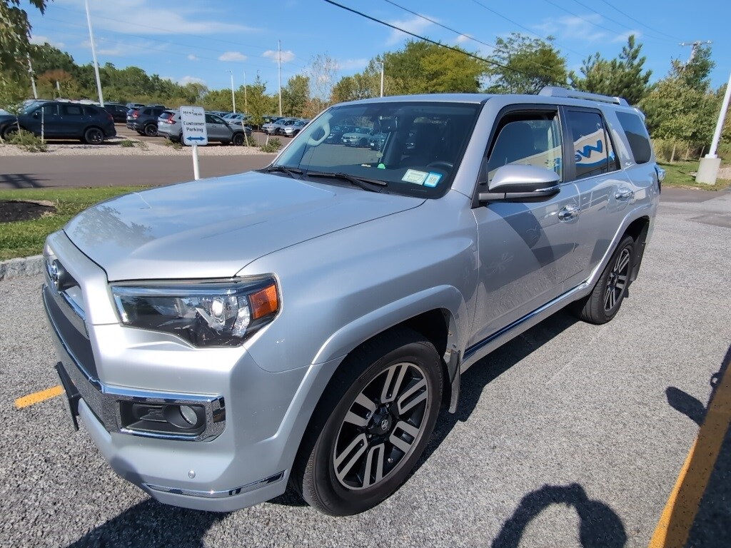 2016 Toyota 4Runner Limited photo 2