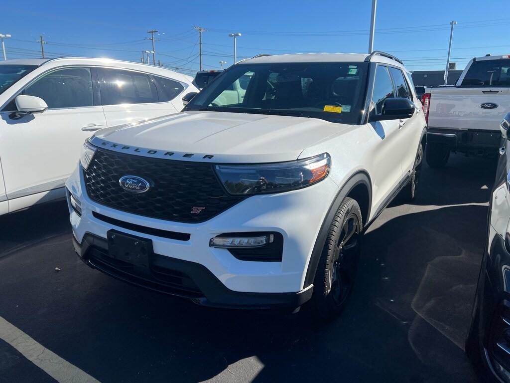 2022 Ford Explorer ST photo 3