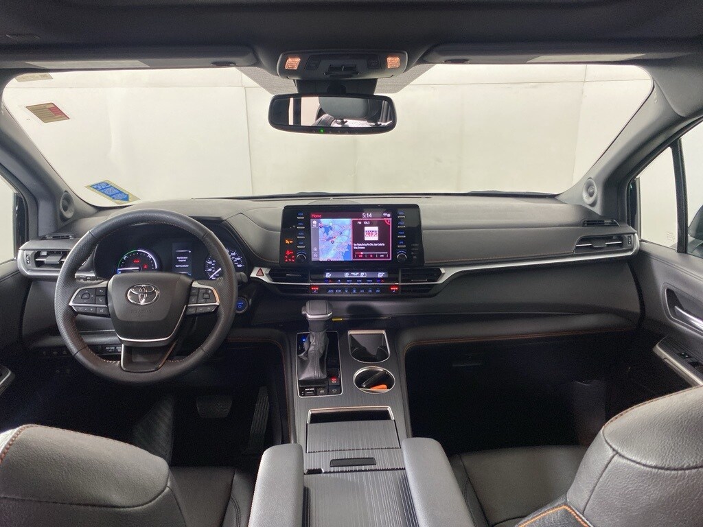 2024 Toyota Sienna XSE photo 2