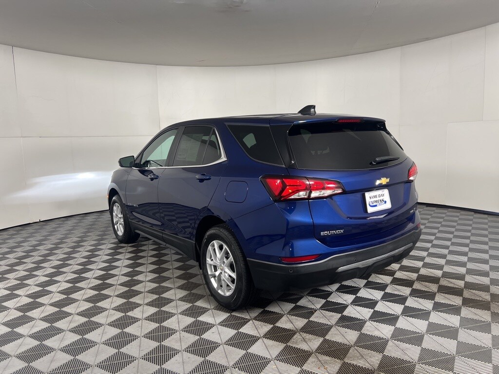 2022 Chevrolet Equinox LT photo 2