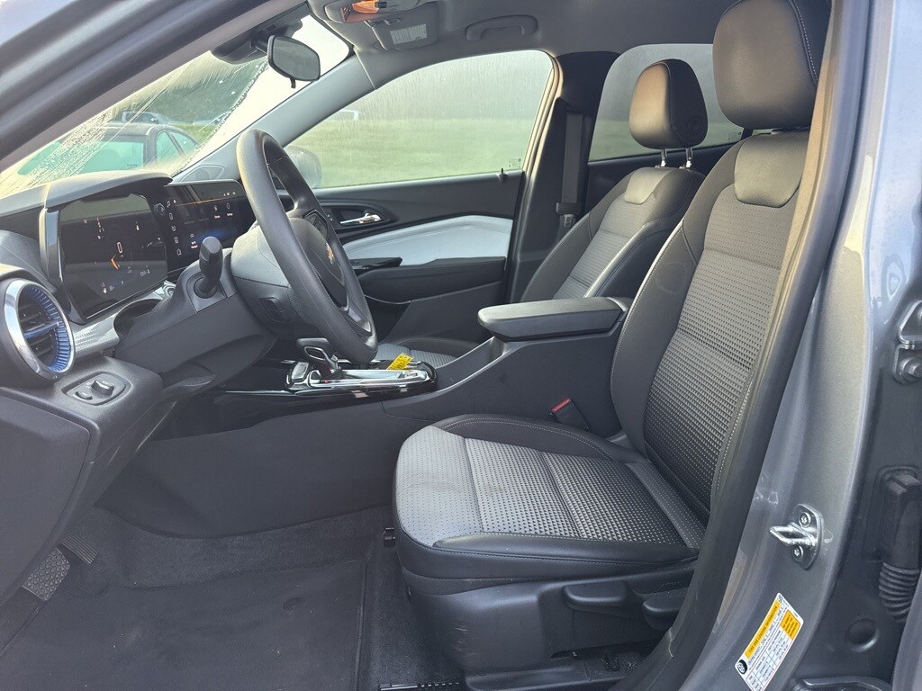 2024 Chevrolet Trax LT photo 3