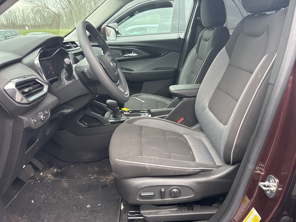 2023 Chevrolet Trailblazer LT photo 3