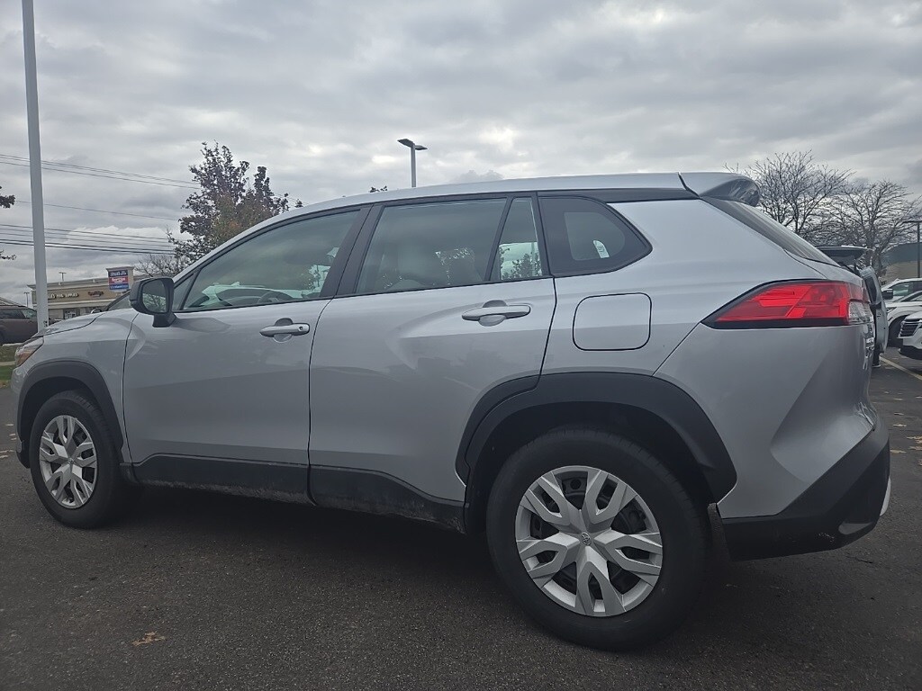 2023 Toyota Corolla Cross L photo 3