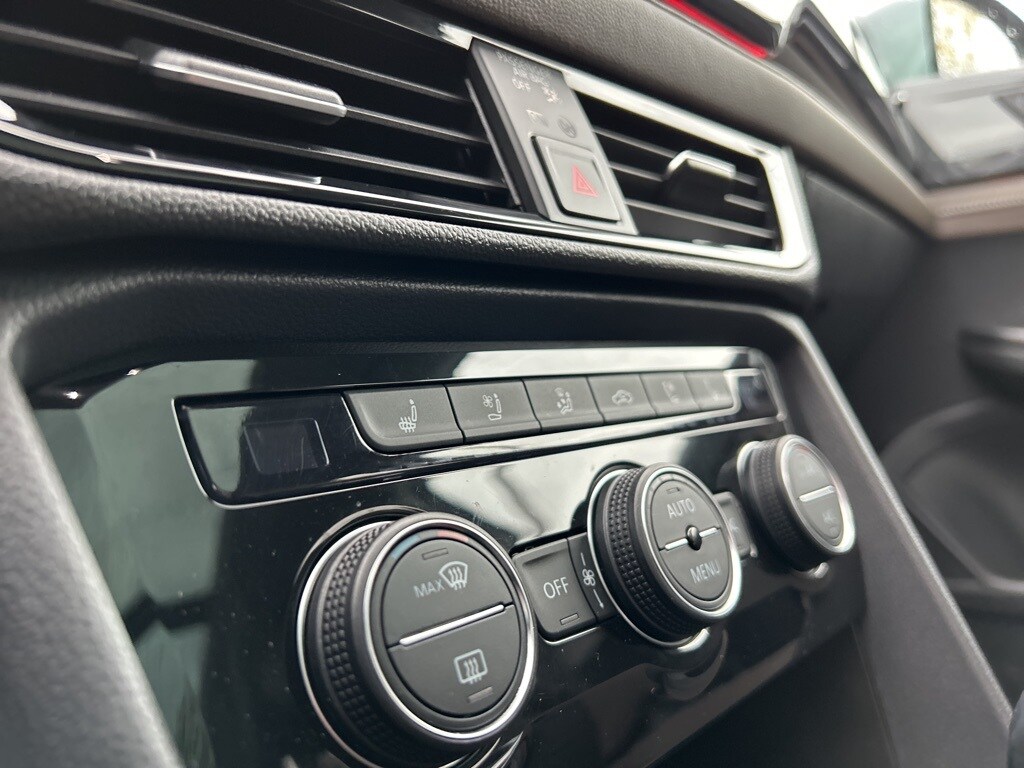 2023 Volkswagen Taos SEL photo 3