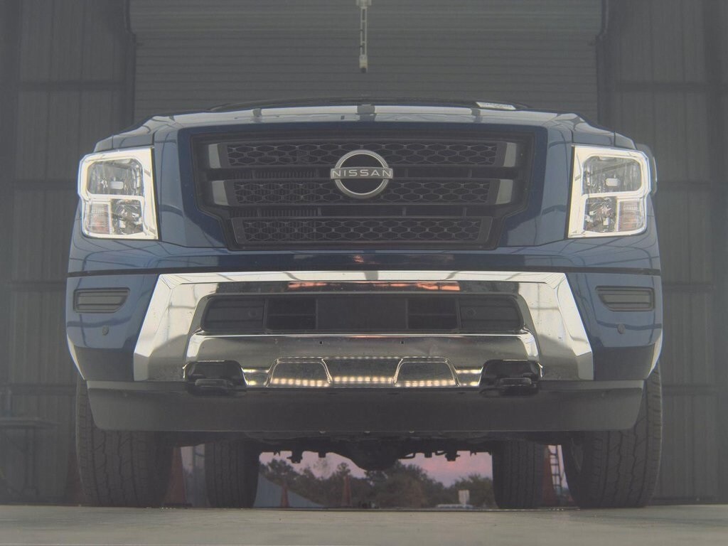 2024 Nissan Titan SV photo 4