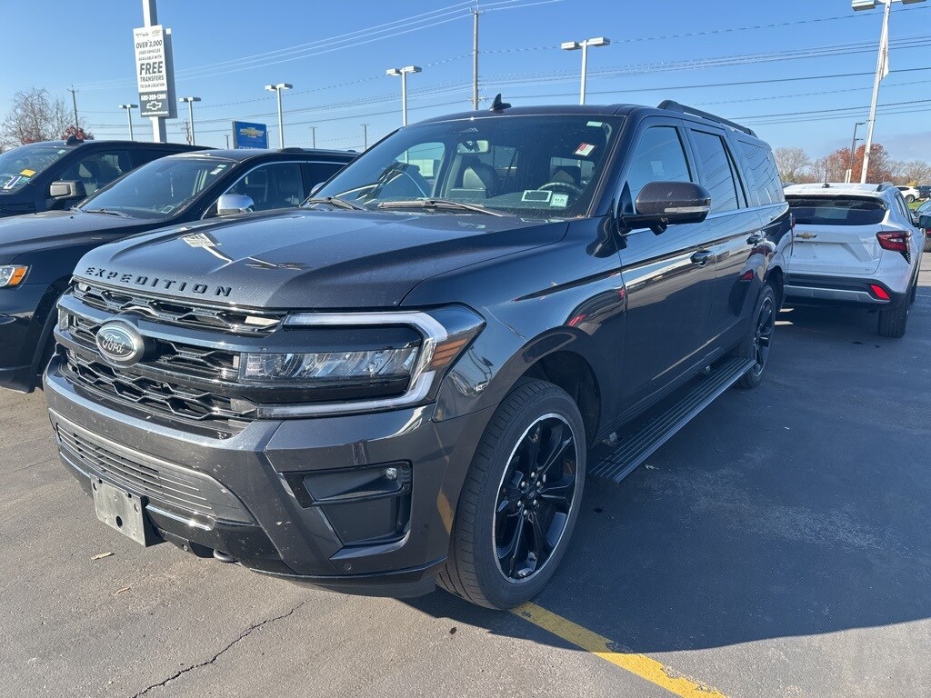 2022 Ford Expedition MAX Limited photo 3