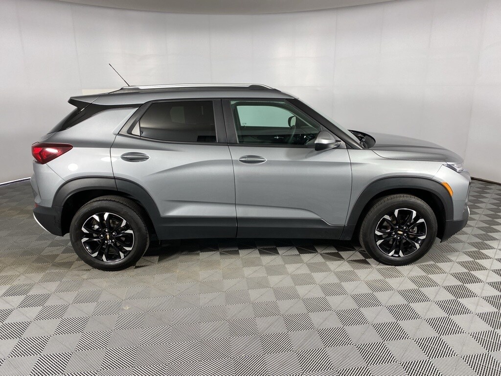 2023 Chevrolet Trailblazer LT photo 3