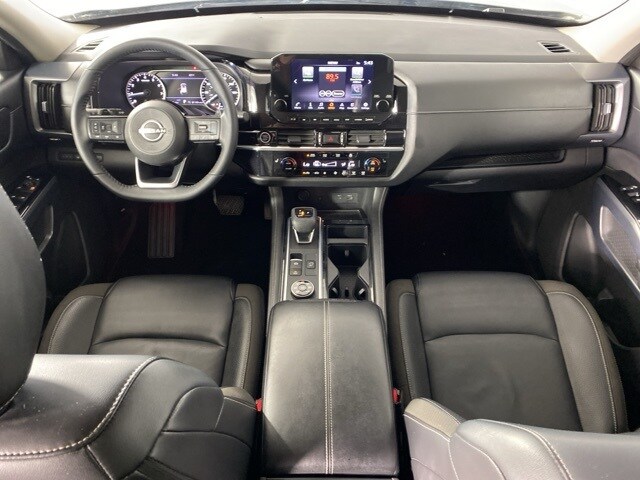 2023 Nissan Pathfinder SL photo 2