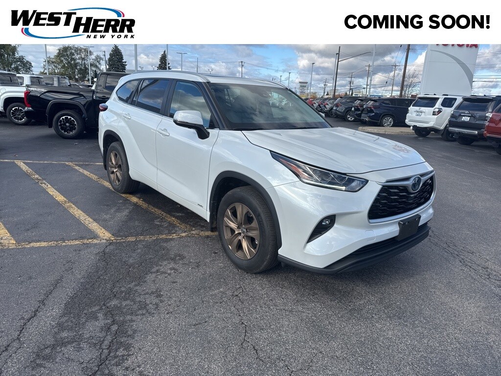 Used 2023 Toyota Highlander Hybrid XLE Bronze SUV