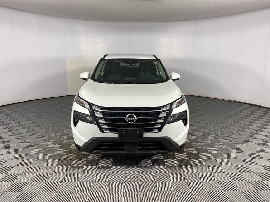 2025 Nissan Rogue SV photo 2
