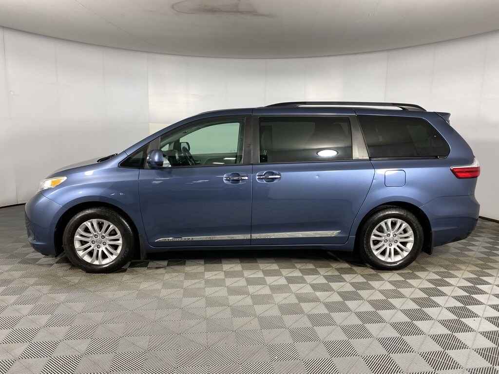 Used 2017 Toyota Sienna XLE 7 Passenger Auto Access Seat Van