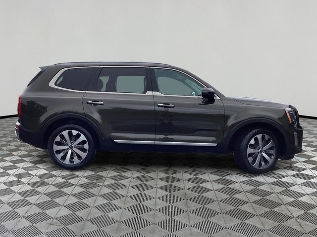 2020 Kia Telluride S photo 2