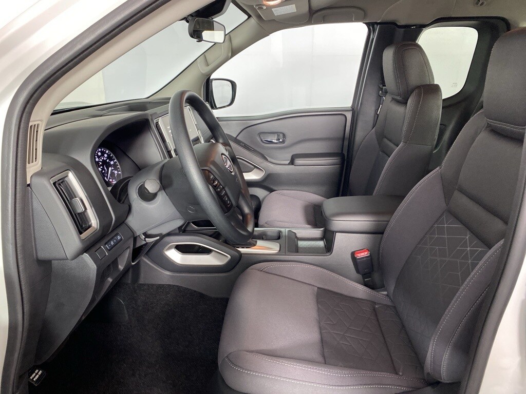 2025 Nissan Frontier SV photo 2