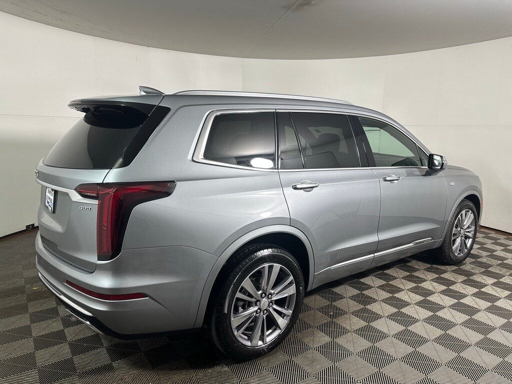 2024 Cadillac XT6 Premium Luxury photo 3