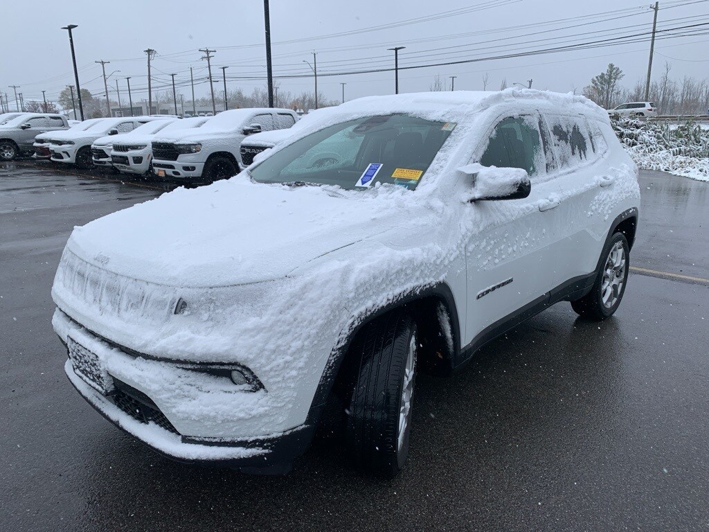2022 Jeep Compass Latitude Lux photo 4
