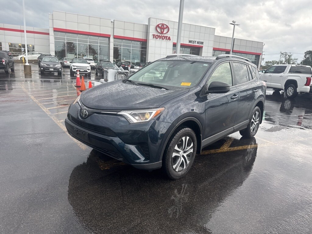 2018 Toyota RAV4 LE photo 2