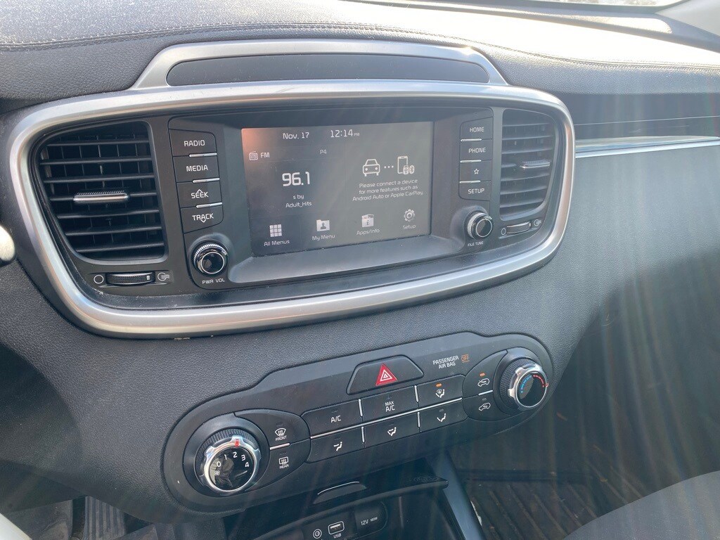 2020 Kia Sorento LX photo 4