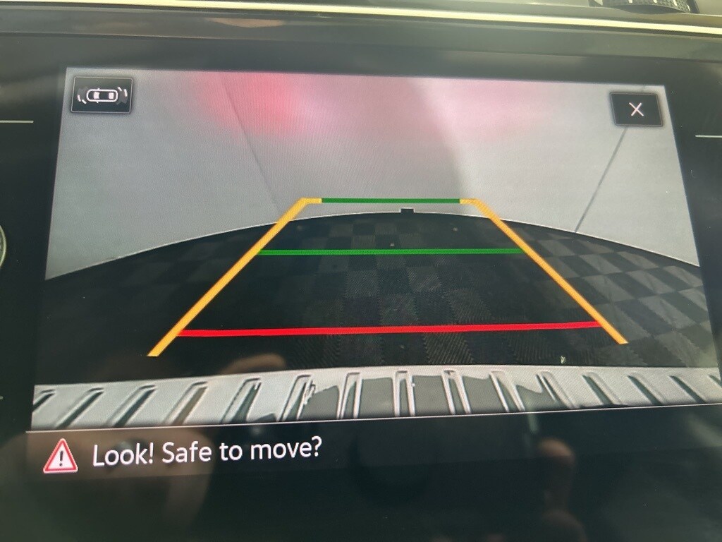 2022 Volkswagen Tiguan SE photo 2