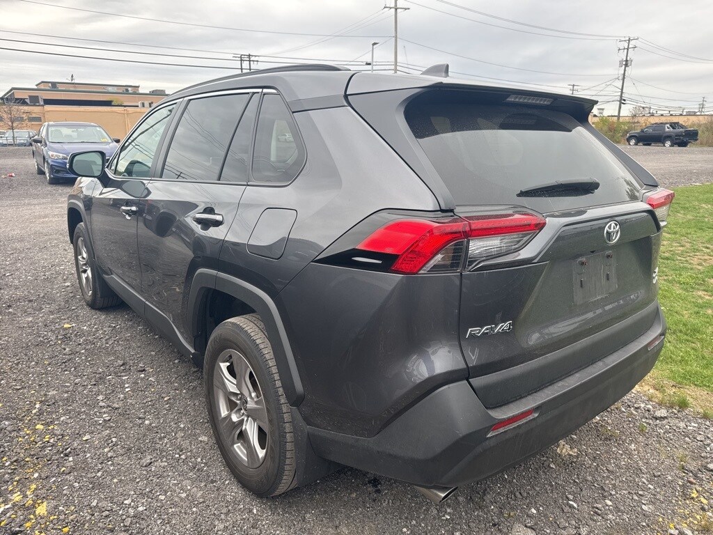 2023 Toyota RAV4 XLE photo 3