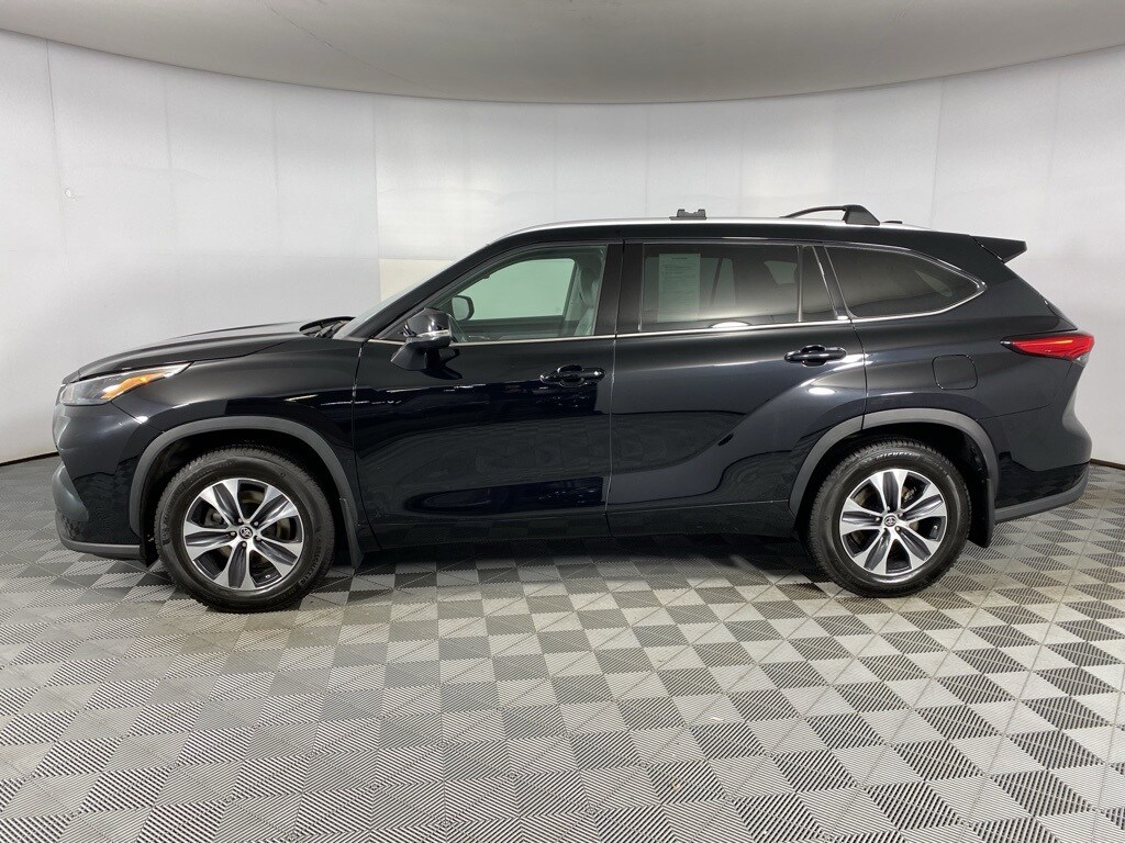 2022 Toyota Highlander XLE photo 4