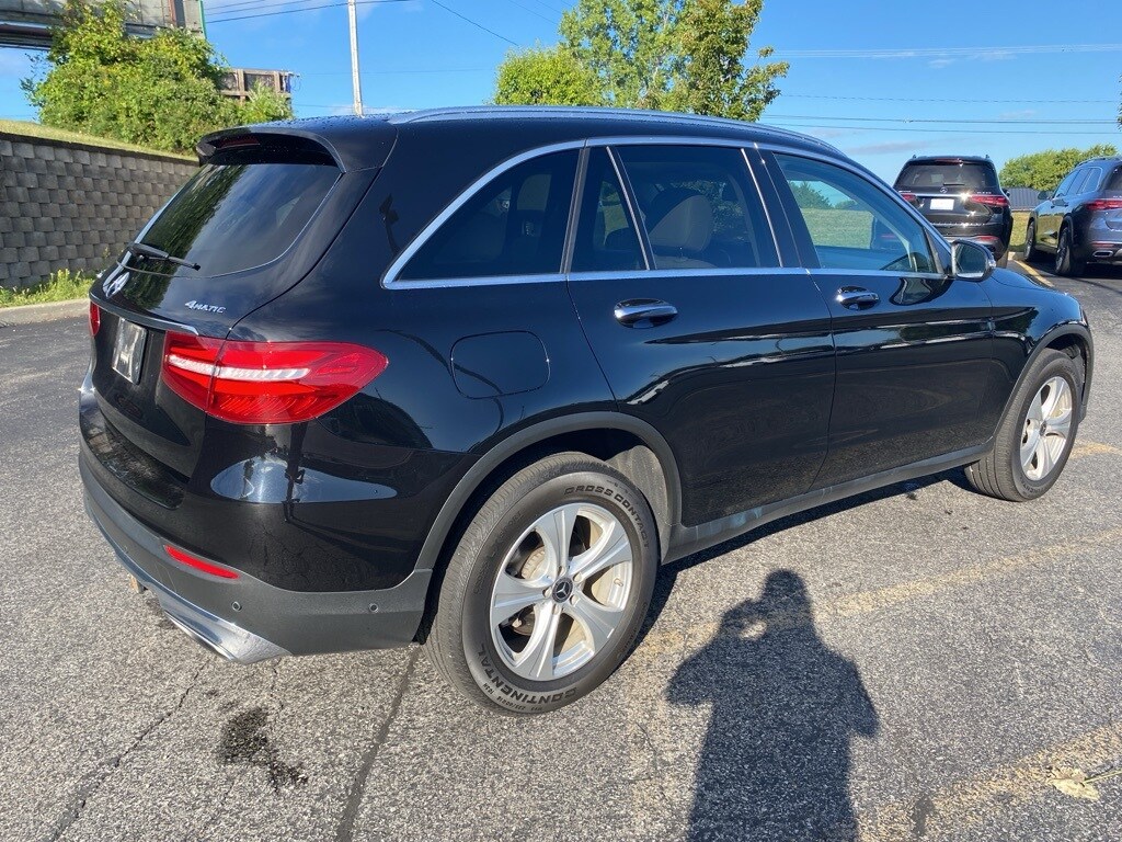 2018 Mercedes Benz GLC 300 4MATIC photo 4