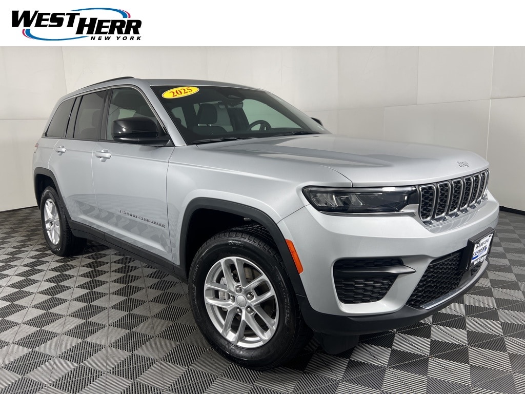 2025 Jeep Grand Cherokee Laredo's photo