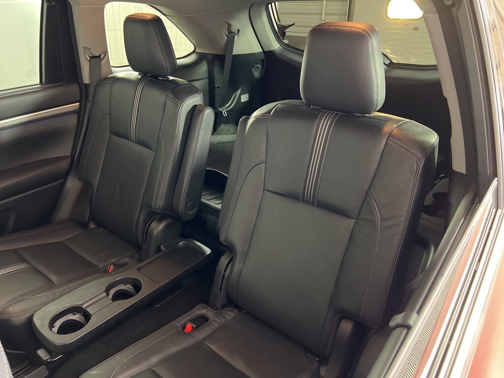 2018 Toyota Highlander SE photo 2