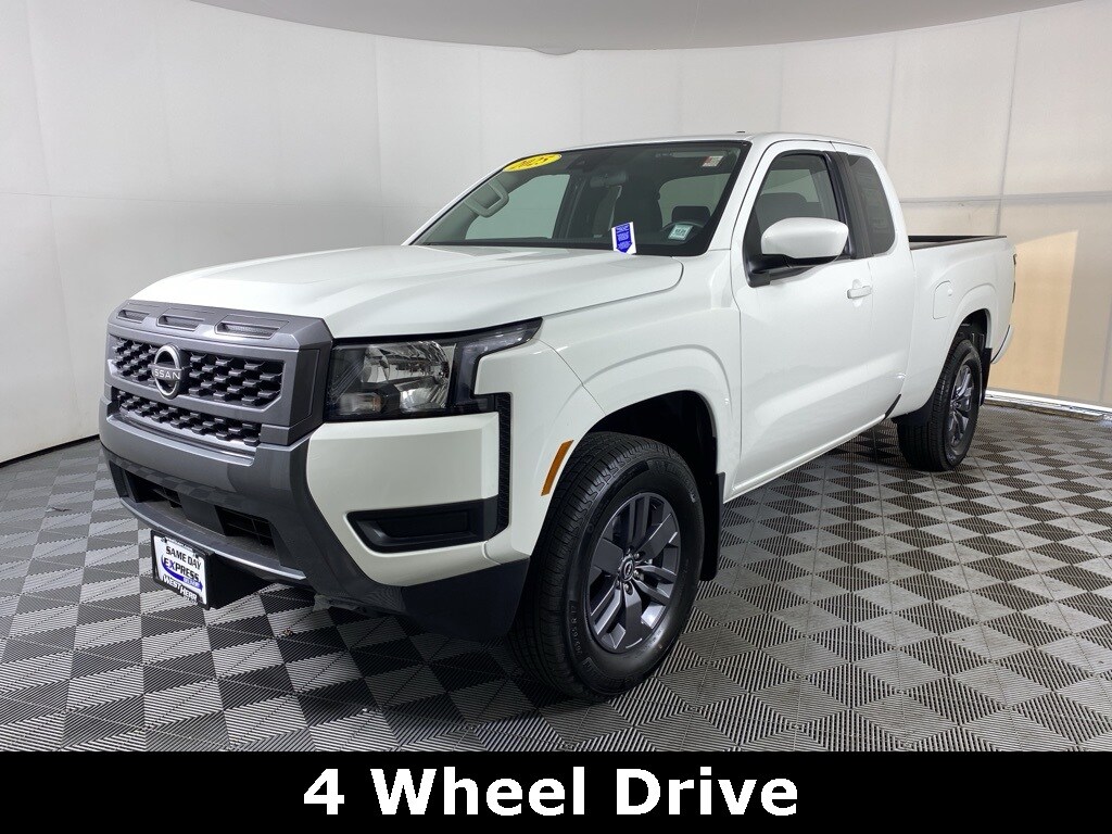 2025 Nissan Frontier SV photo 3