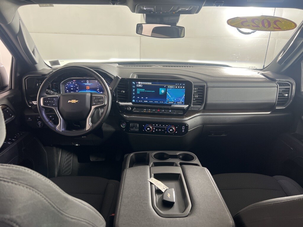 2025 Chevrolet Silverado 1500 photo 2