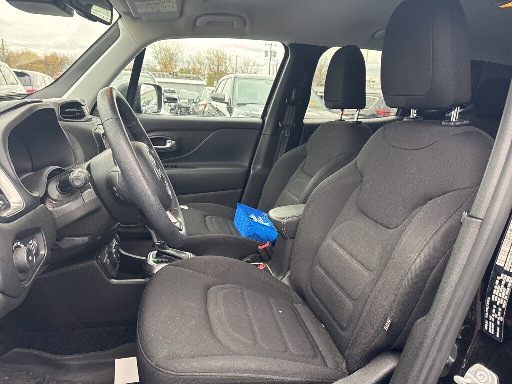 2022 Jeep Renegade Latitude photo 2