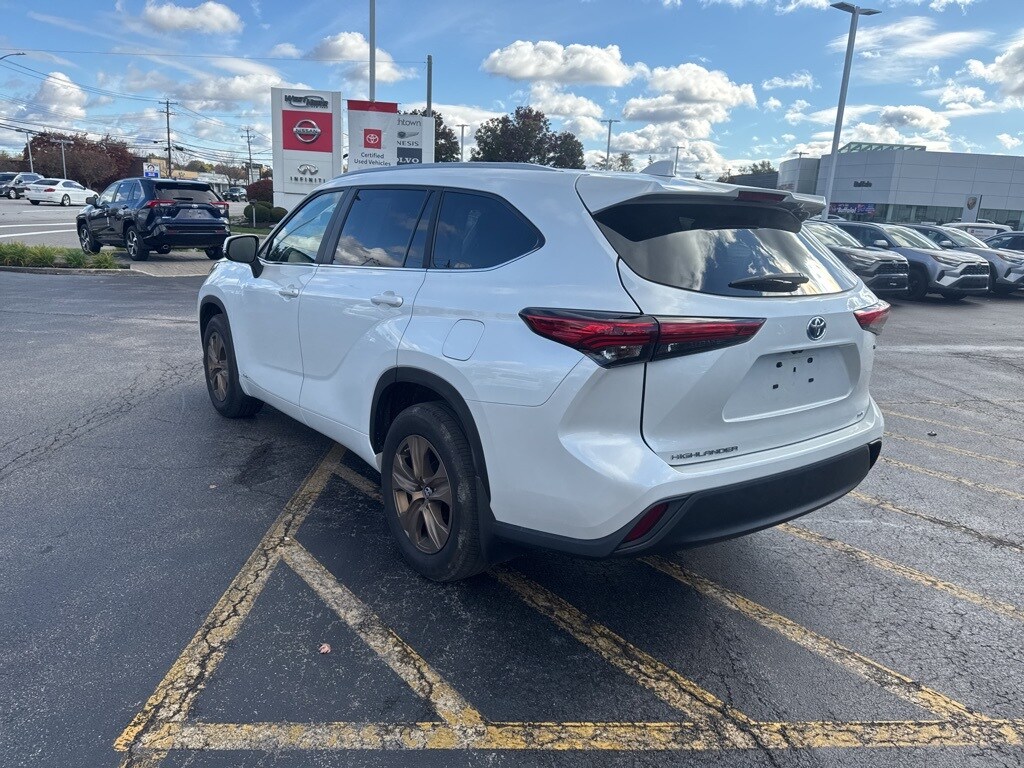 Used 2023 Toyota Highlander Hybrid XLE Bronze SUV