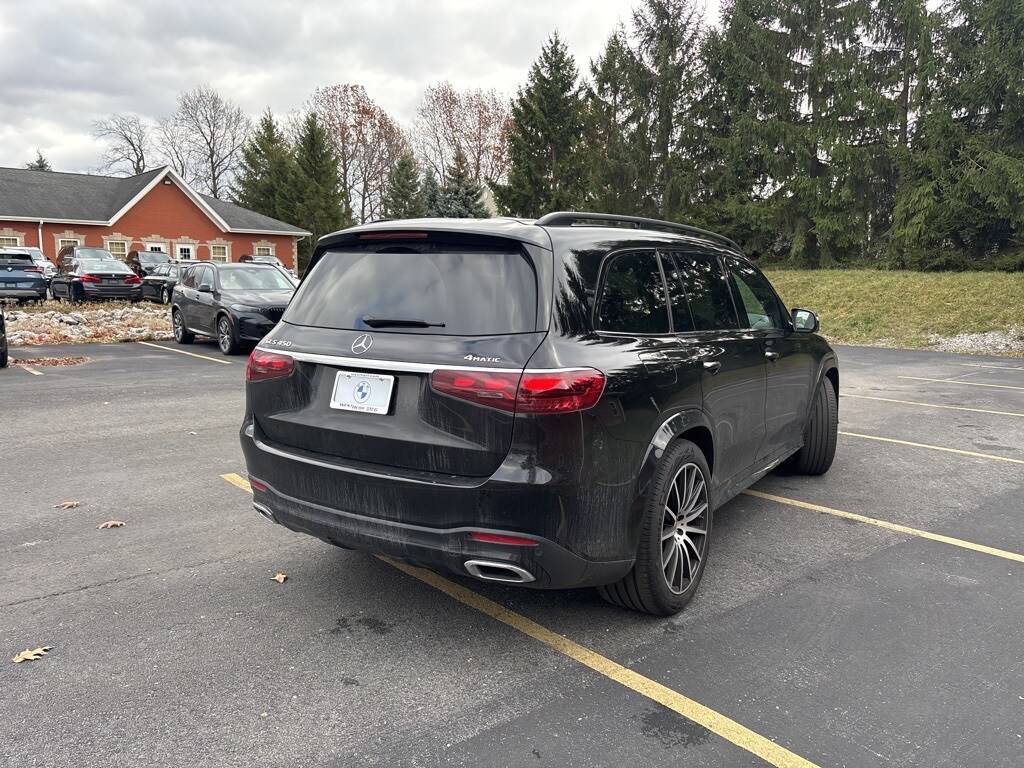 2025 Mercedes Benz GLS 450 4MATIC photo 3