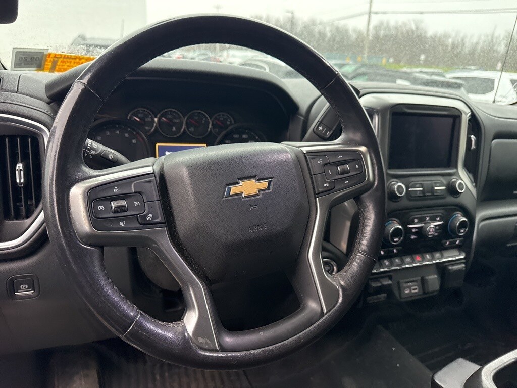2020 Chevrolet Silverado 1500 LT photo 2