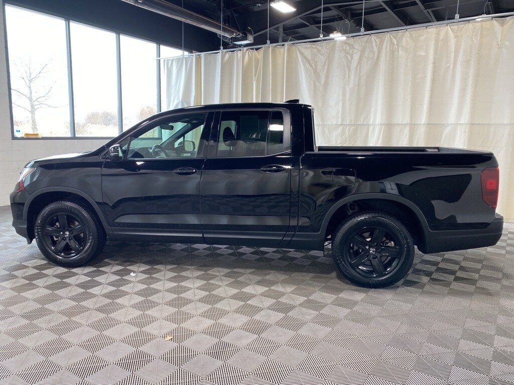 2023 Honda Ridgeline Black Edition photo 3
