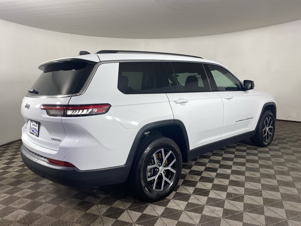 2023 Jeep Grand Cherokee Limited photo 3
