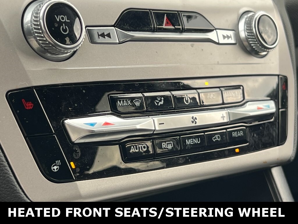 2023 Ford Explorer XLT photo 3