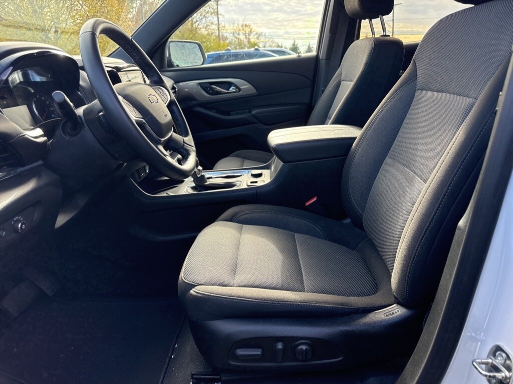Used 2023 Chevrolet Traverse LT Cloth w/1LT SUV