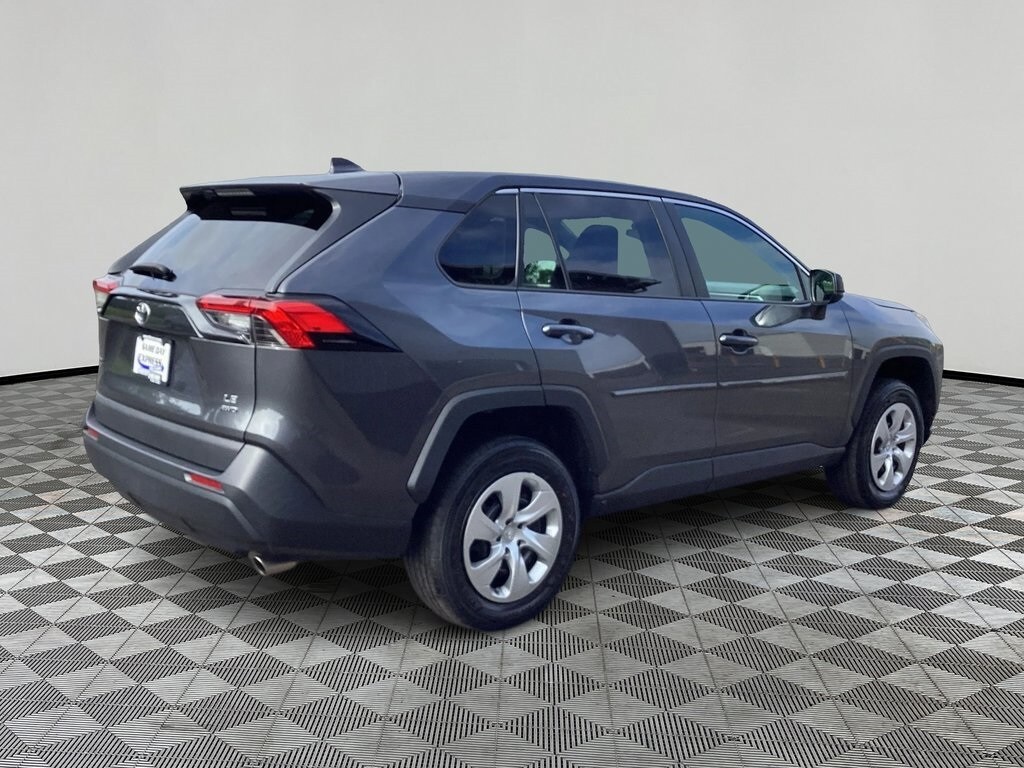 2022 Toyota RAV4 LE photo 3
